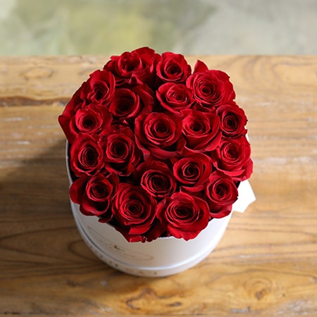 Свежесрезанные красные розы LYSDOR